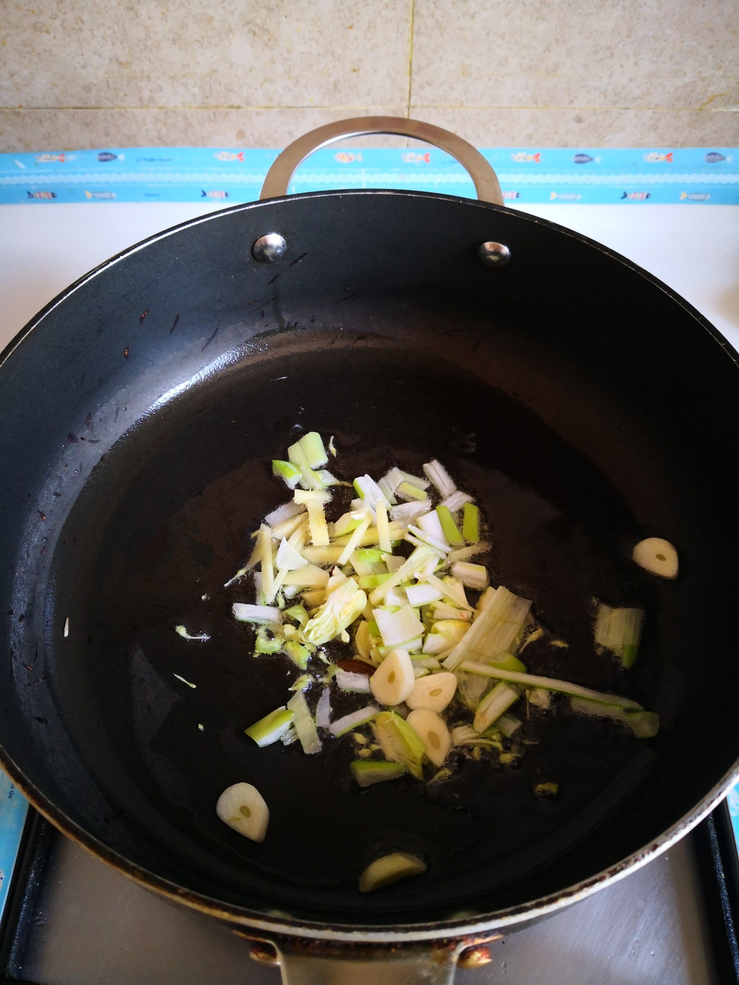 Stir-fried Black Beans with Pork Skin recipe