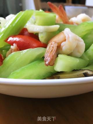 Stir-fried Shrimp Balls with Celery recipe