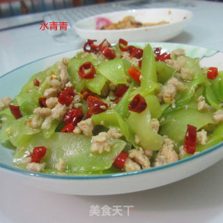 Lettuce Slices with Dried Chilli Minced Meat recipe