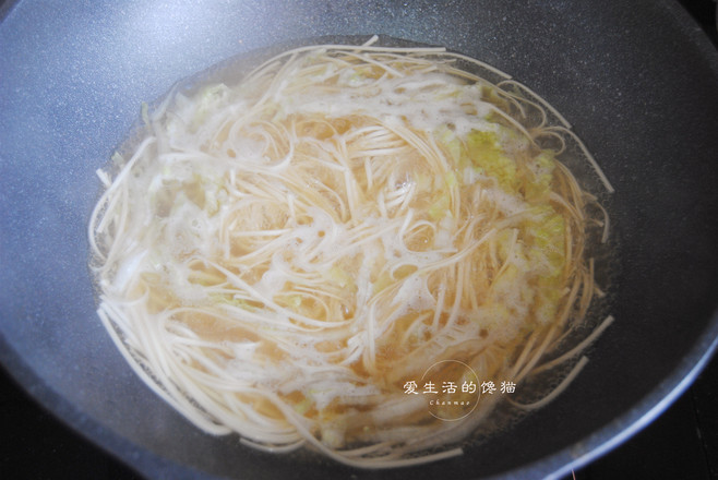 Shrimp Noodles with Black Mushroom recipe