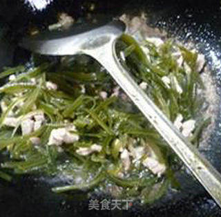 Stir-fried Shredded Kelp with Lean Pork recipe