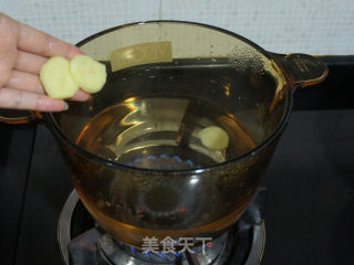 Lotus Root Carrot Pork Bone Soup recipe