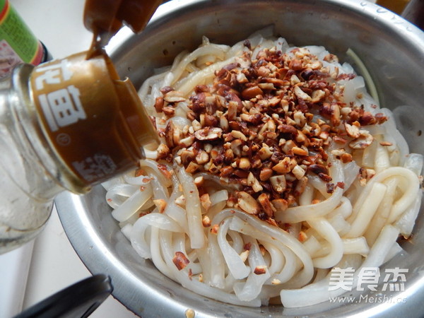 Shredded Pork Salad with Potato Powder recipe