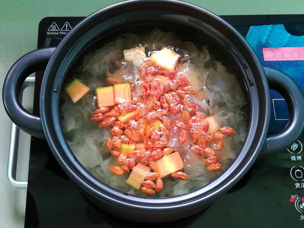 Papaya Tremella Lily Soup recipe