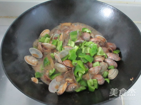 Sauce-flavored Clams recipe