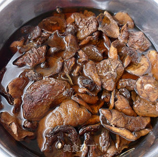 Stewed Chicken with Pine Mushroom recipe