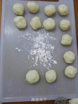 #新良第一节婚纱大赛# Snowy White Bean Paste Moon Cakes recipe