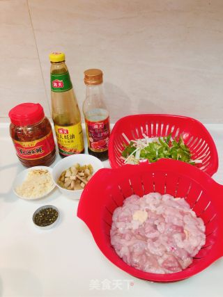 Stir-fried Chicken Large Intestine with Parsley recipe