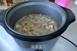 Pork with Lotus Root in Clay Pot recipe