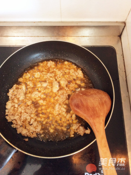 Braised Noodles with Mushroom Meat Sauce recipe