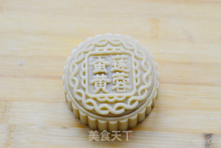 Private Recipes are Open-cantonese-style Lotus Paste Egg Yolk Mooncakes recipe