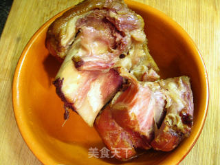 Onion, Black Pepper and Salted Pork Knuckle Pot recipe