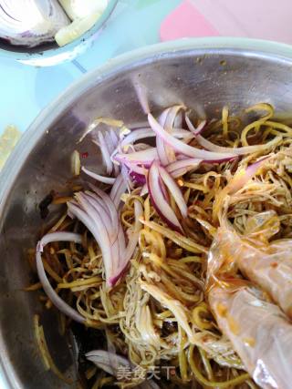 Sweet and Sour Taste ~ Cold Mushroom and Potato Shreds recipe