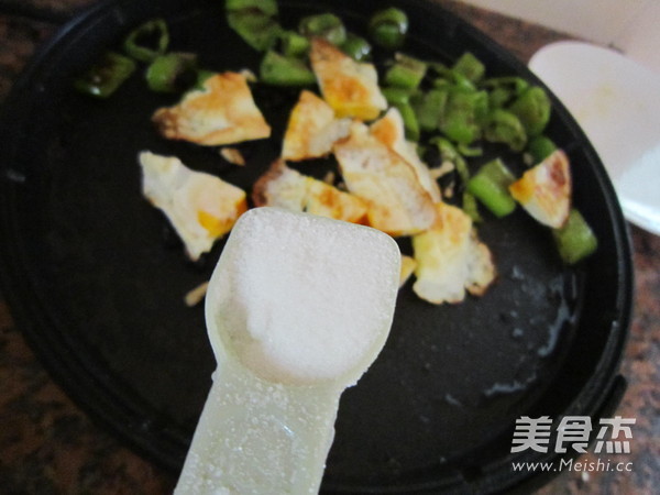 Poached Egg with Tiger Skin and Green Pepper recipe