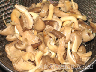 Stir-fried Pork with Matsutake recipe