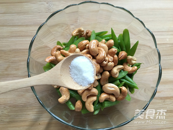 Asparagus Mixed with Cashew Nuts recipe