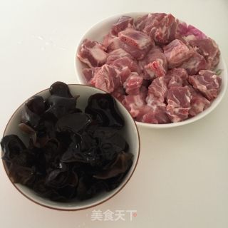 Steamed Pork Ribs with Fungus recipe