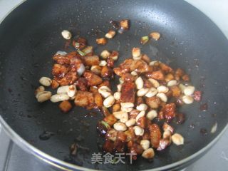 [jianjiang Noodles, Made in A Pattern] Fried Rice Noodles with Peanuts recipe