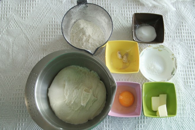 Coconut Milk Crispy Salted Egg Yolk Bread that Looks Like Egg Yolk Crisp recipe