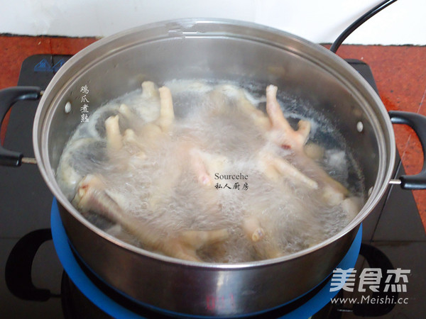 Steamed Chicken Feet with Tiger Skin recipe