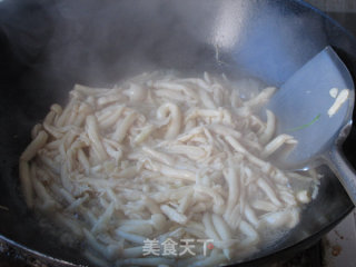 Stir-fried White Jade Mushroom with Red Wine recipe