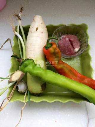 Stir-fried Shredded Pork with Hot Pepper and White Radish recipe