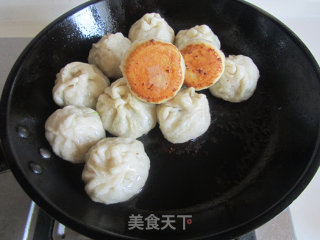 Pan-fried Baozi with Meat Stuffing recipe