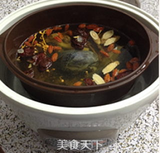 Cordyceps Flower and American Ginseng Black-bone Chicken Soup-nourishing Qi and Nourishing Blood recipe