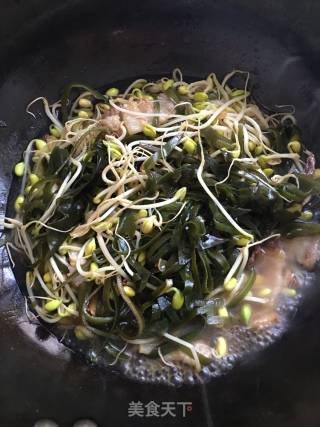 Braised Pork Belly with Seaweed and Soy Sprouts recipe