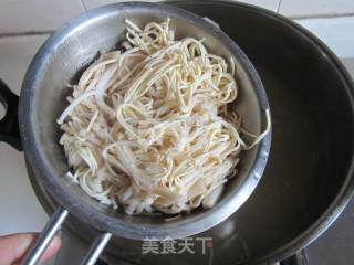 Bitter Chrysanthemum Enoki Mushroom Mixed with Dried Shreds recipe