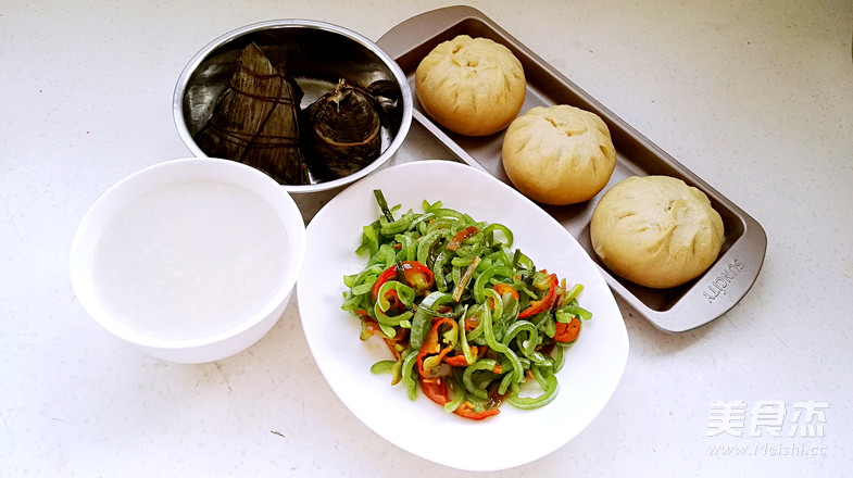 Variety of Pasta Buns that Will Change Color (one Serving) recipe