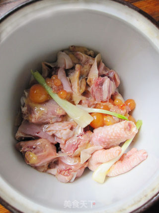 [cantonese Cuisine] Medicinal Diet Health Soup—tianqi Stewed Chicken recipe