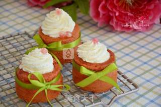 Creamy Red Yeast Cake Cup recipe