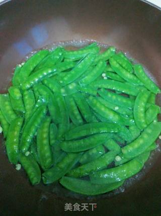 Stir-fried Snow Peas with Sausage recipe