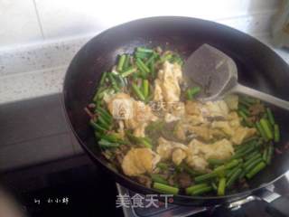 Stir-fried Pork with Garlic Stalk + Egg recipe