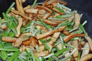 Stir-fried Bean Curd with Leek recipe