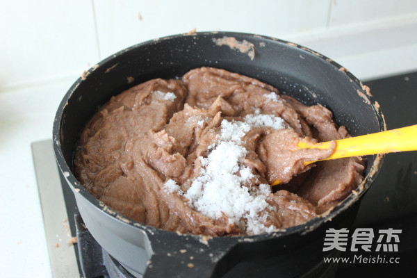 Mooncake with Lotus Seed Paste and Egg Yolk recipe