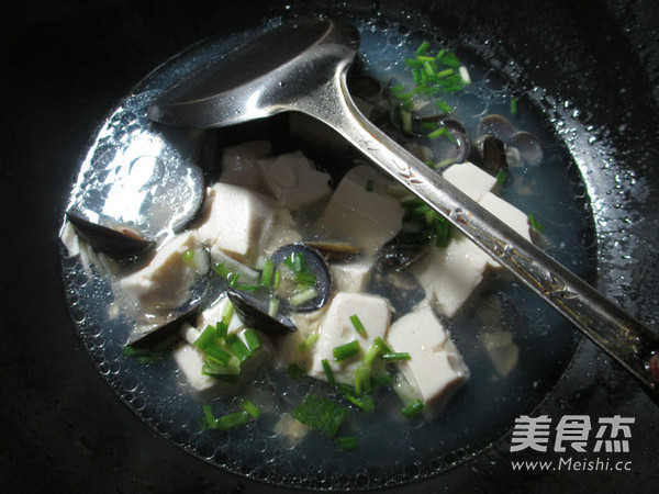 Yellow Clam Tofu Soup recipe