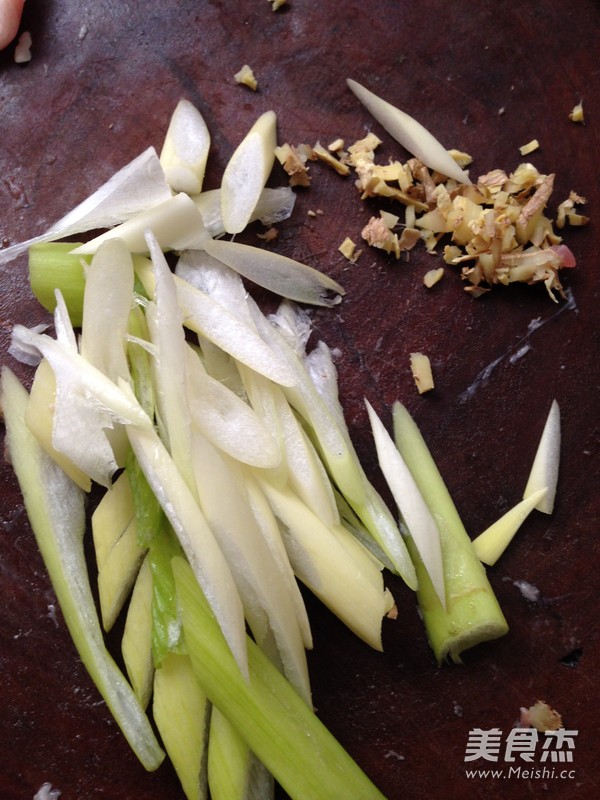 Fried Pork with Bean Sprouts recipe