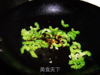 Zero Cooking Skills Can Also Make Healthy Dishes---fried Bitter Gourd with Oyster Sauce recipe