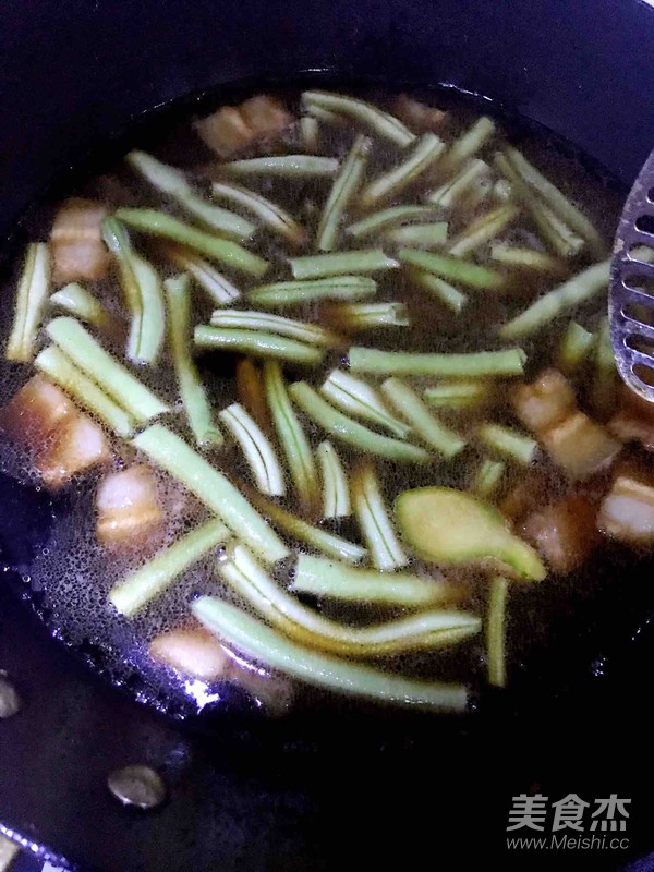 Braised Noodles with Pork Belly and Beans recipe