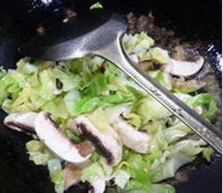 Stir-fried Cabbage with Fresh Mushrooms recipe