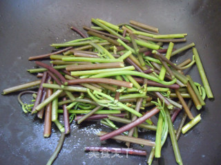 The Fragrance of Spring Wild Vegetables---stir-fried Bracken with Vinasse recipe