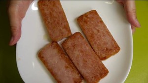 Spam Sushi Masubi Luncheon Meat and Sweet Egg Sushi by あっ, 之想グルメだ! recipe