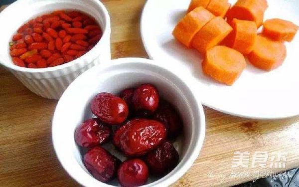 Goji Berry and Pumpkin Health Porridge recipe