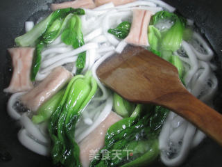 Crispy Fish Skin Shrimp Dumplings with Green Vegetables and Potato Noodles recipe