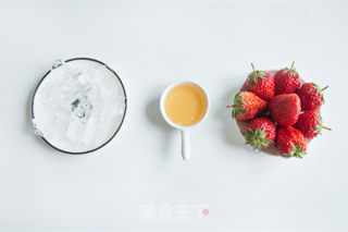 Strawberry Juice that You Can't Refuse recipe