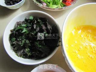 Fried Eggs with Perilla and Dried Shrimp recipe