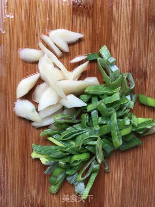 Stir-fried Clams with Ginger and Green Onion recipe