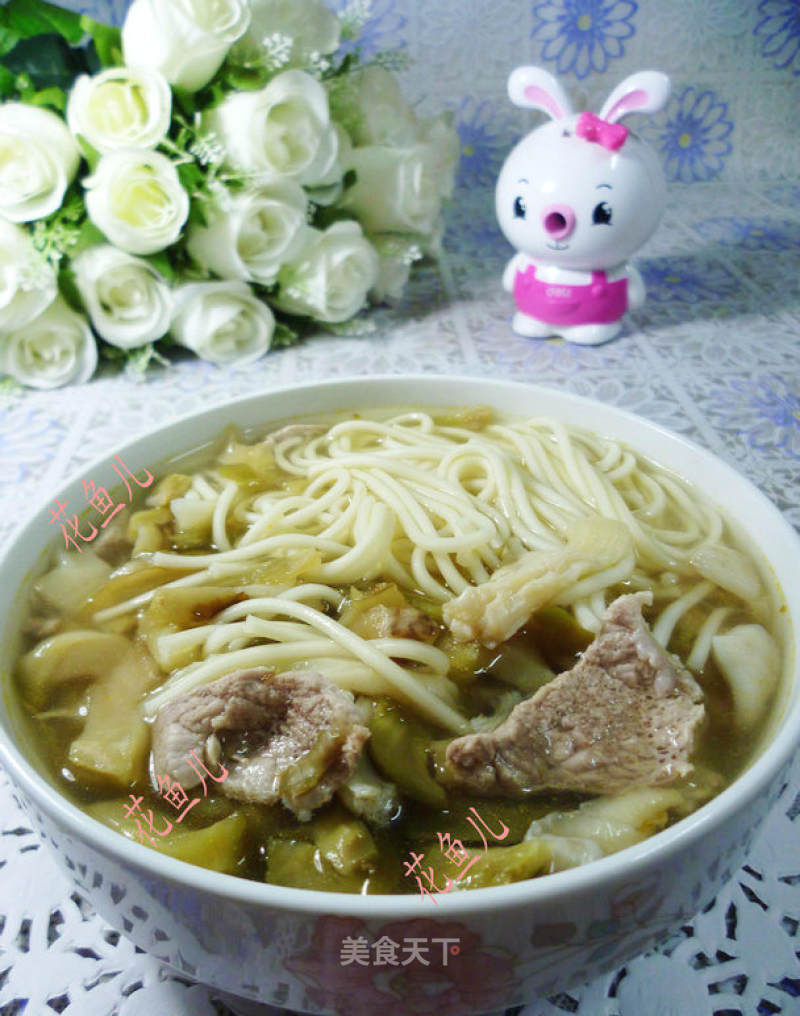 Lean Pork Noodle Soup with Mushroom and Mustard